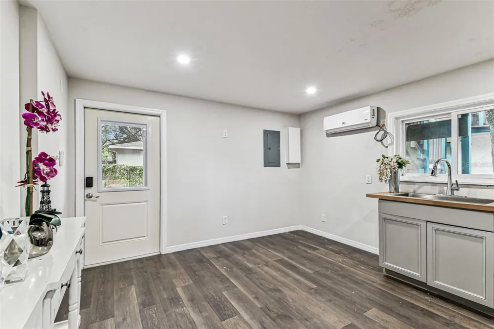 1006 E 26TH AVENUE #1 Tampa, FL 33605
