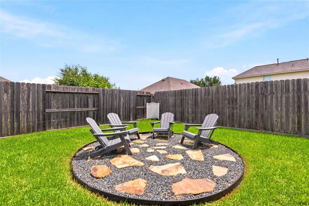 8226 Mandalay Bay Drive Baytown, TX 77523