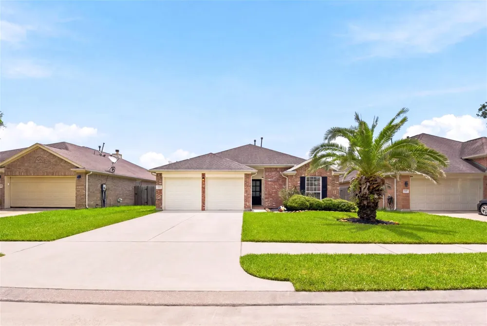 8226 Mandalay Bay Drive Baytown, TX 77523