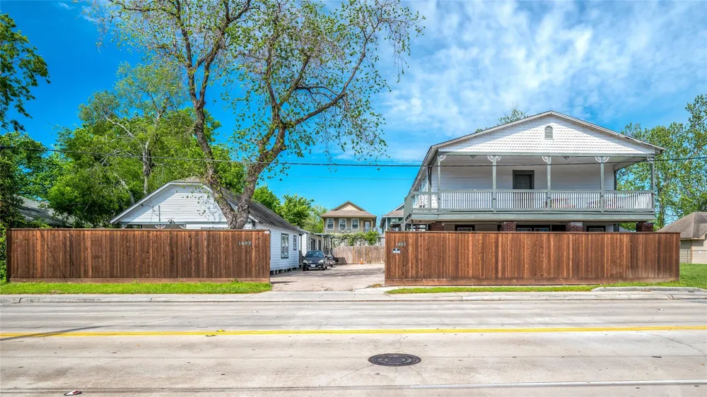 1603 Airline Drive Houston, TX 77009