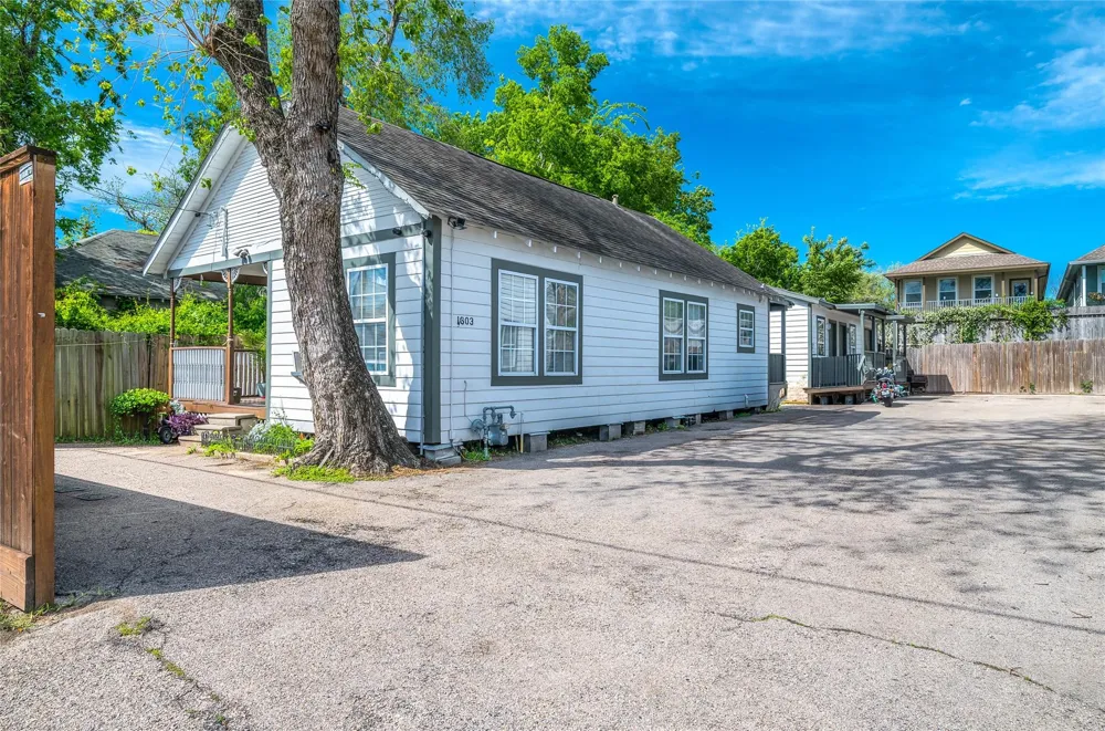 1603 Airline Drive Houston, TX 77009