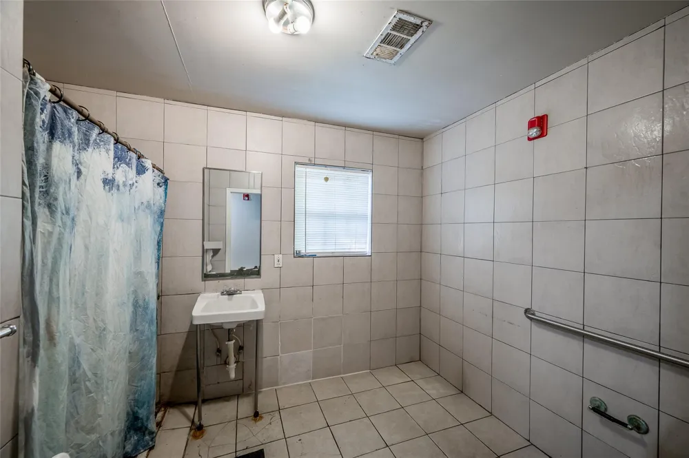 1603 Airline Drive Houston, TX 77009