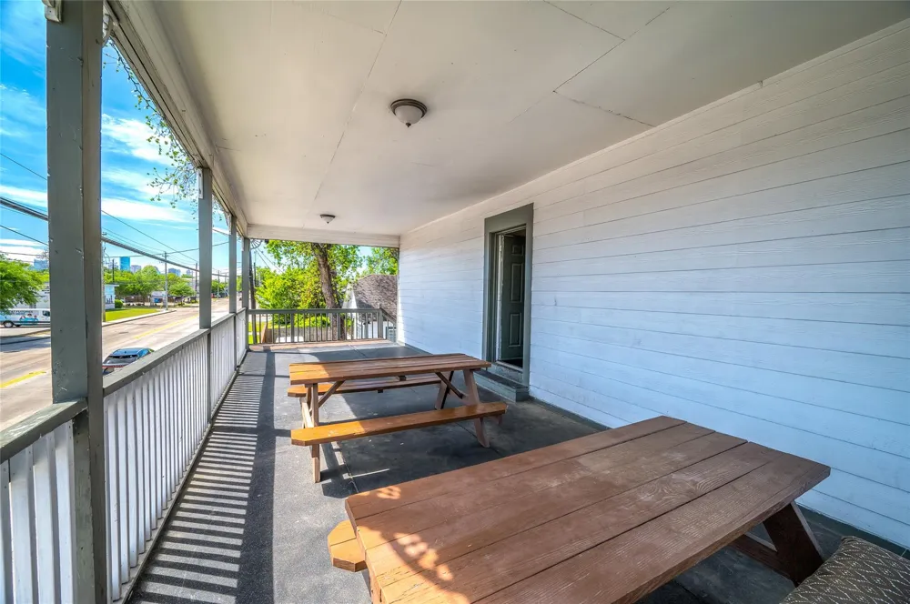 1603 Airline Drive Houston, TX 77009