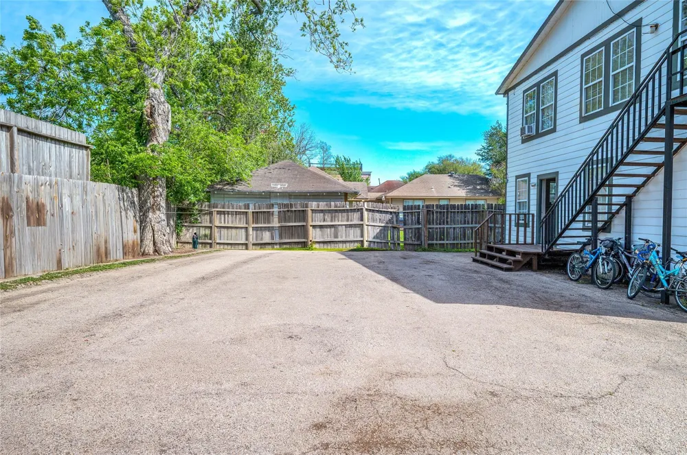 1603 Airline Drive Houston, TX 77009