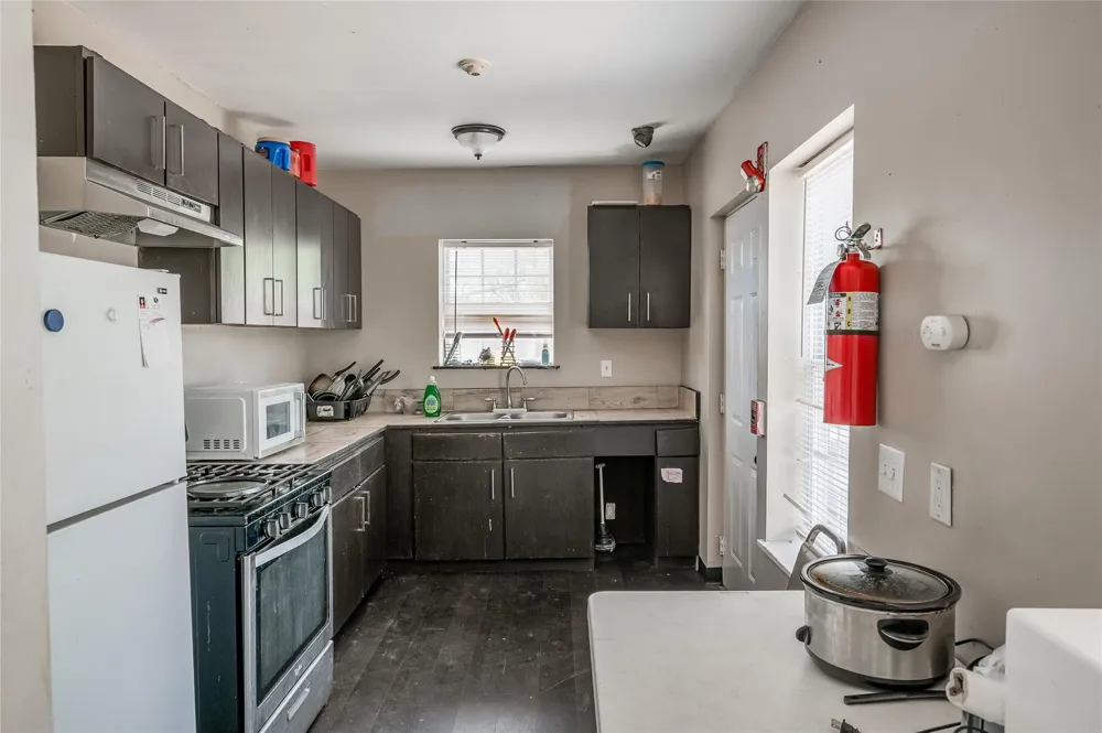 1603 Airline Drive Houston, TX 77009