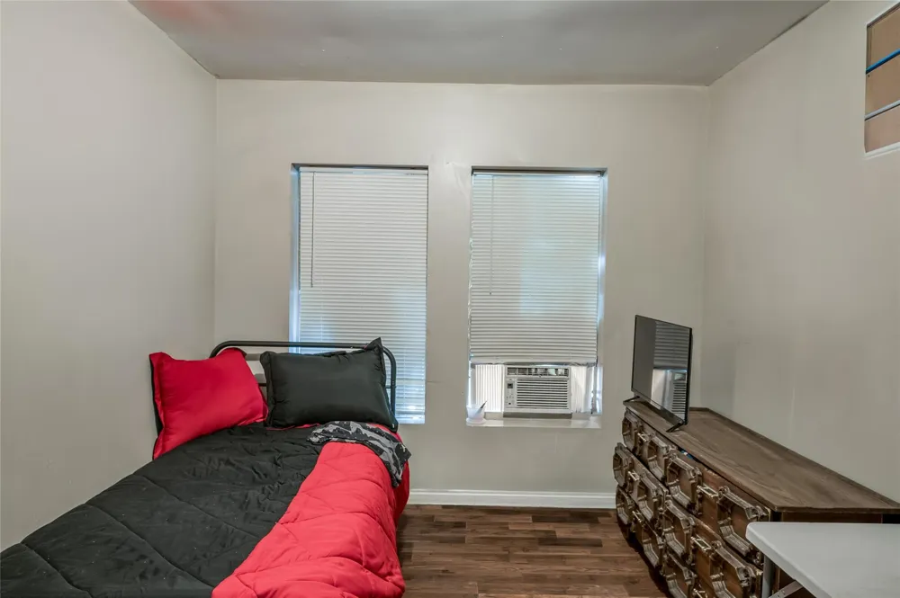 1603 Airline Drive Houston, TX 77009