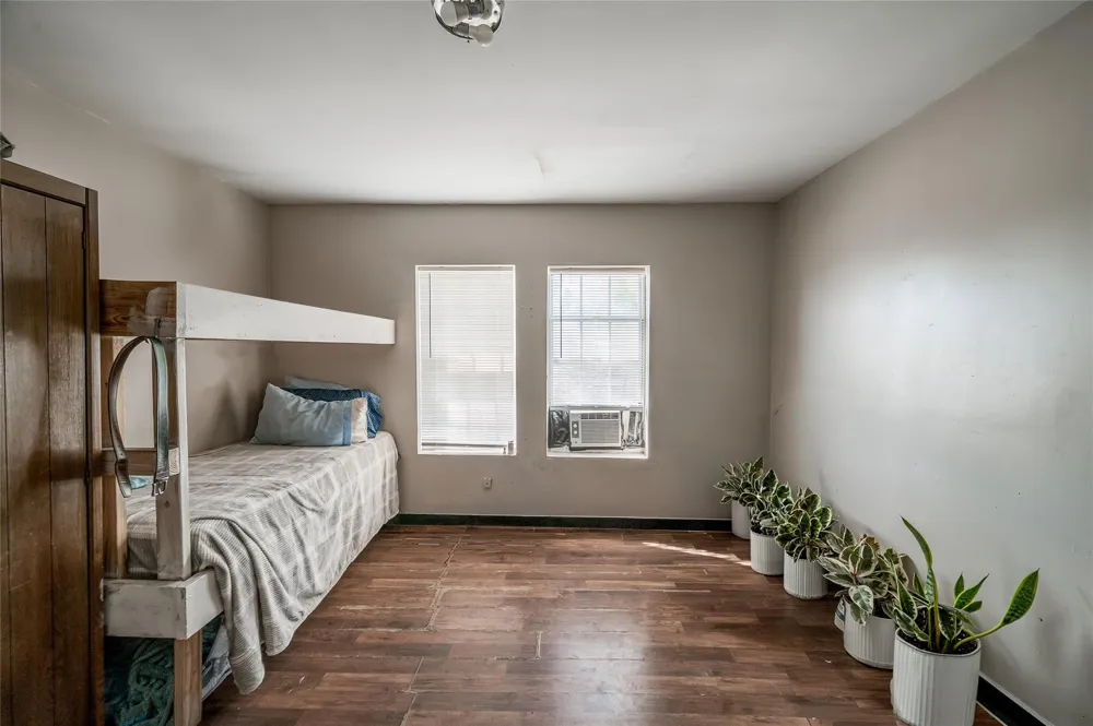 1603 Airline Drive Houston, TX 77009