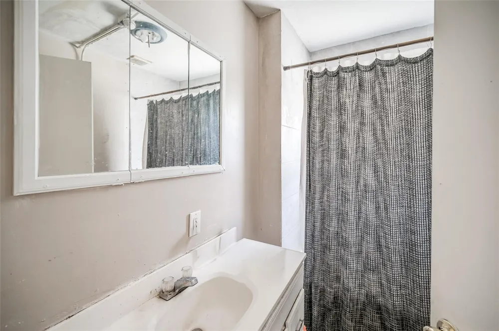 1603 Airline Drive Houston, TX 77009