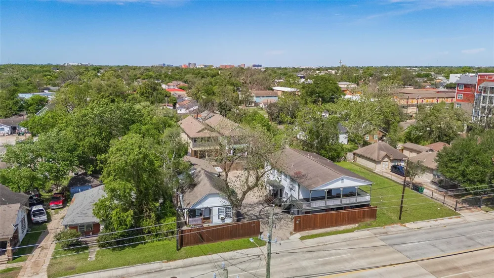 1603 Airline Drive Houston, TX 77009