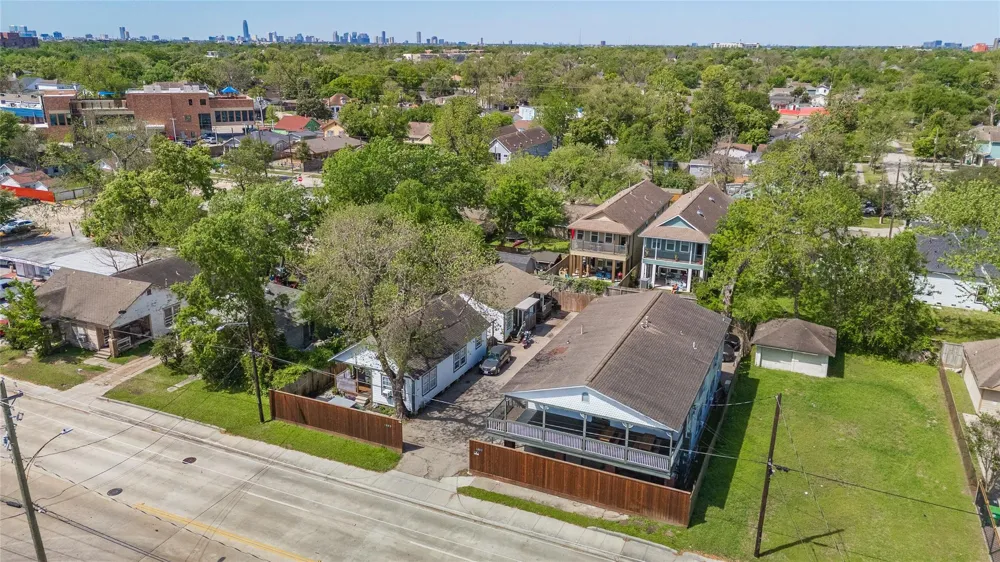 1603 Airline Drive Houston, TX 77009