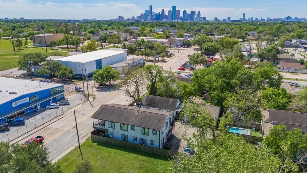 1603 Airline Drive Houston, TX 77009