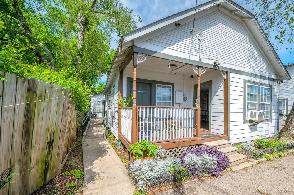 1603 Airline Drive Houston, TX 77009