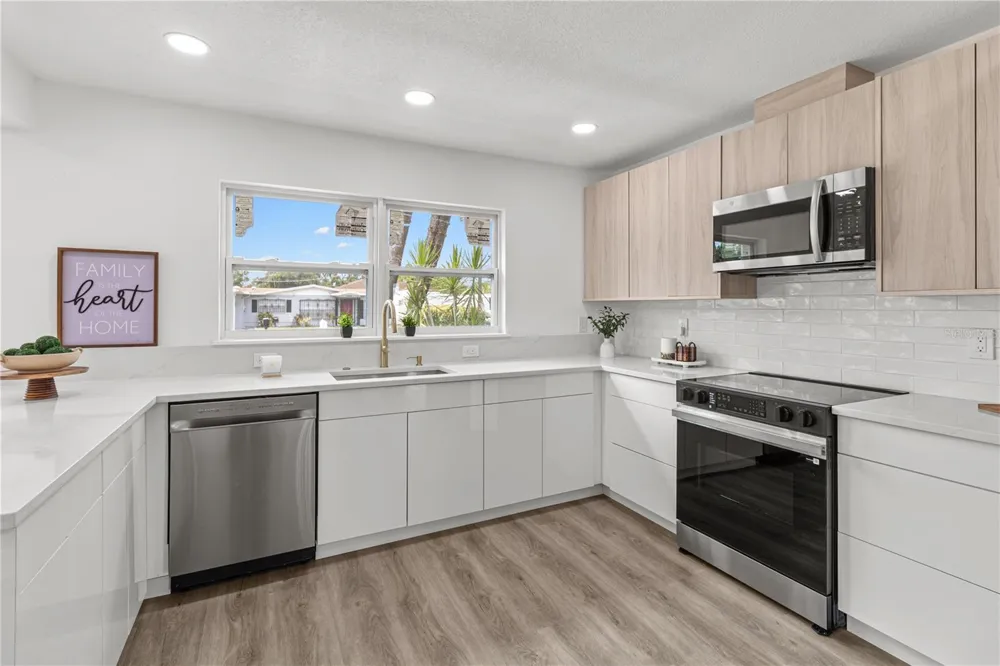 2917 W CLIFTON STREET Tampa, FL 33614