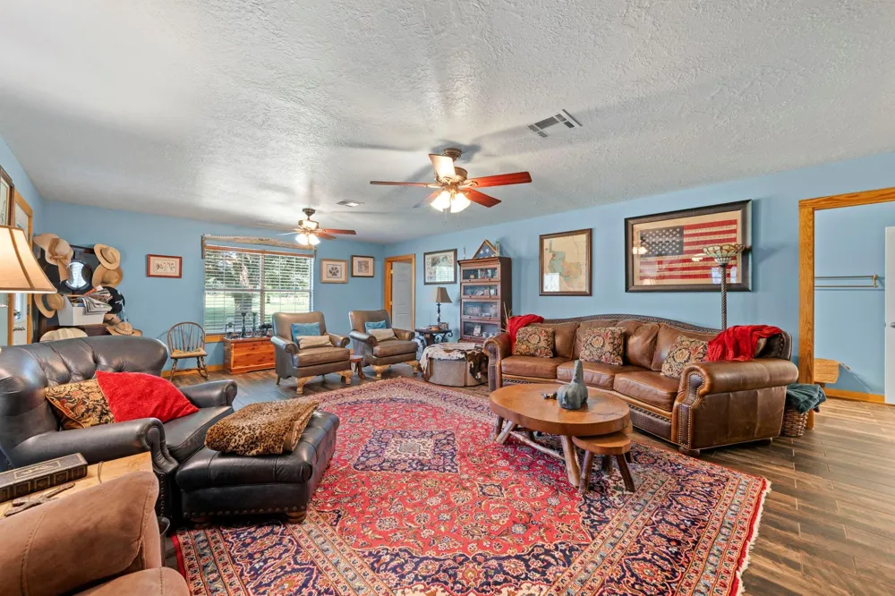 15610 Penick Rd Waller, TX 77484