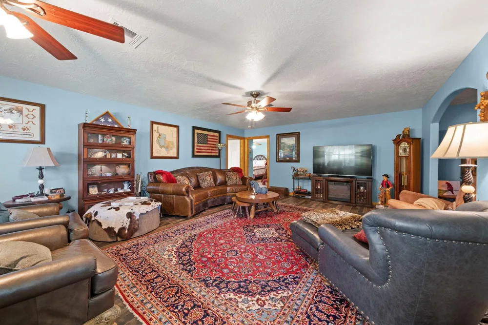 15610 Penick Rd Waller, TX 77484