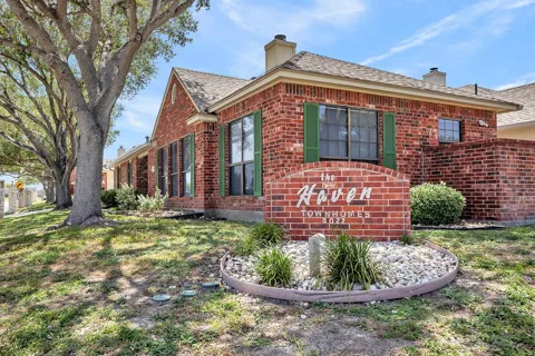 4022 Wood River #5B