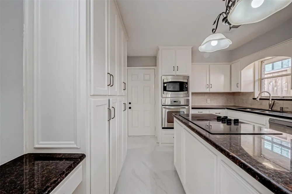 4506 Mimosa Drive Bellaire, TX 77401