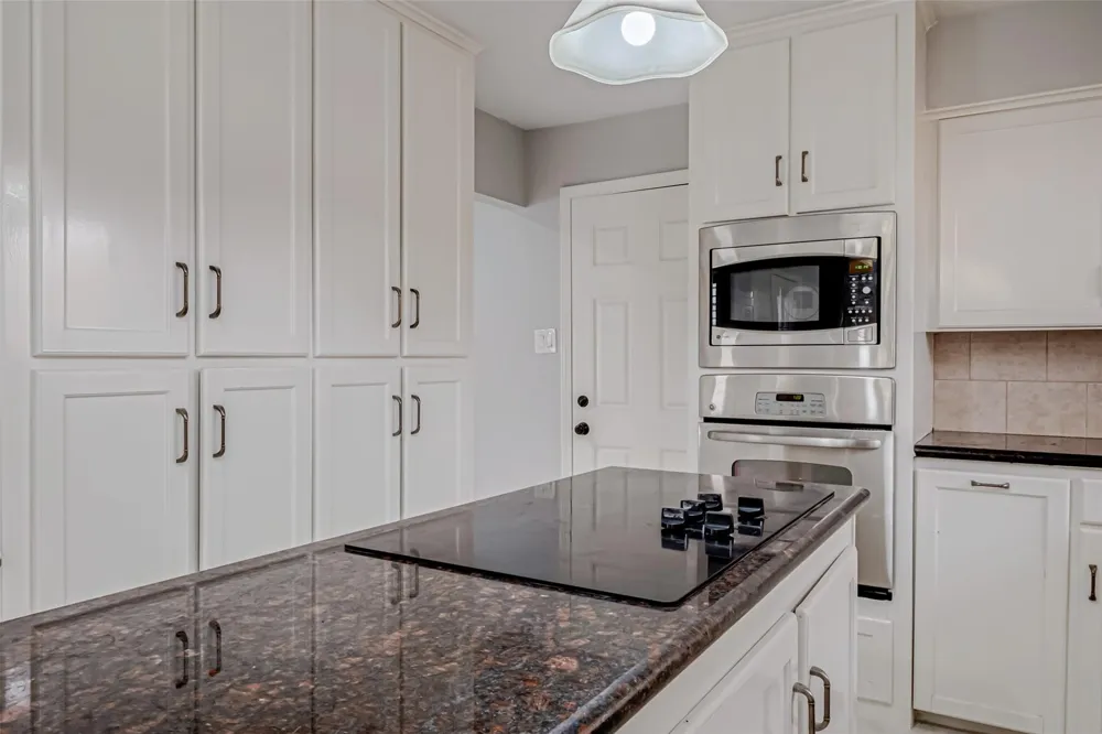 4506 Mimosa Drive Bellaire, TX 77401
