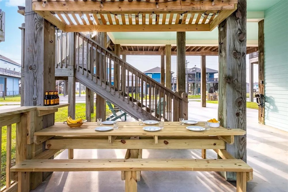 972 S Redfish Crystal Beach, TX 77650