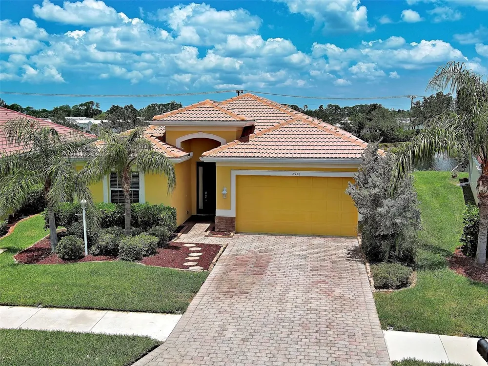8938 PEREGRINE WAY North Port, FL 34287