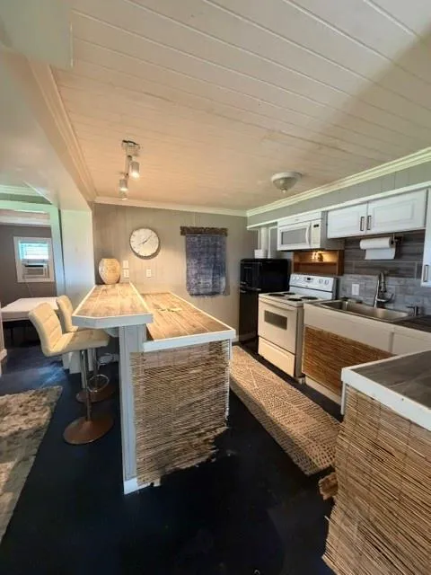 16535 Jamaica Inn Road Jamaica Beach, TX 77554