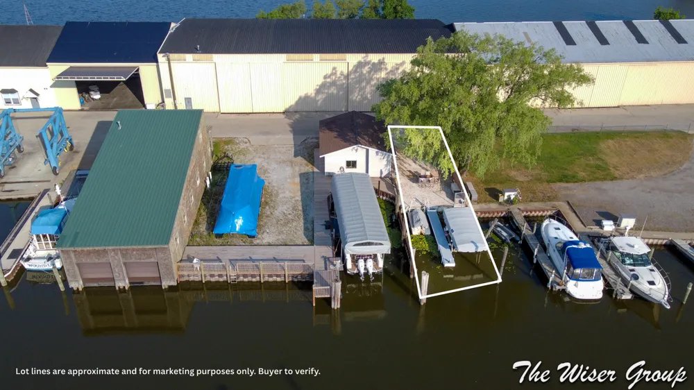332 Cihak Street Muskegon, MI 49445