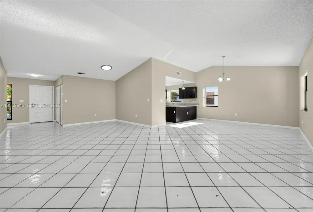 15600 Gauntlet Hall Mnr Davie, FL 33331