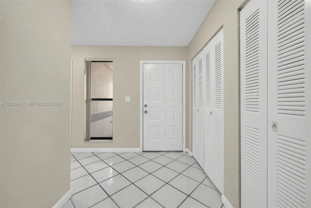 15600 Gauntlet Hall Mnr Davie, FL 33331