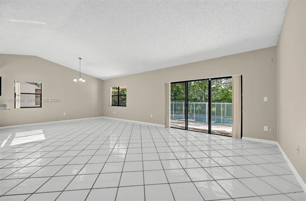15600 Gauntlet Hall Mnr Davie, FL 33331