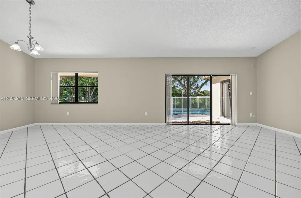 15600 Gauntlet Hall Mnr Davie, FL 33331
