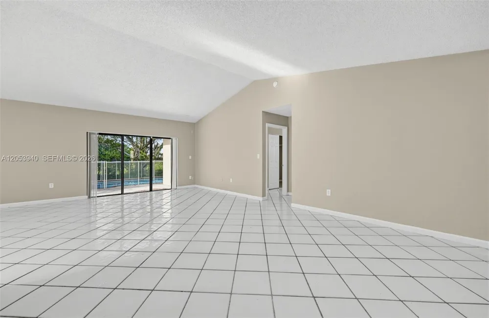 15600 Gauntlet Hall Mnr Davie, FL 33331