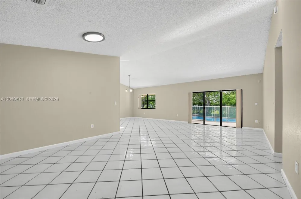 15600 Gauntlet Hall Mnr Davie, FL 33331