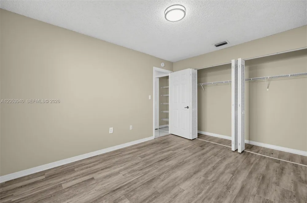 15600 Gauntlet Hall Mnr Davie, FL 33331