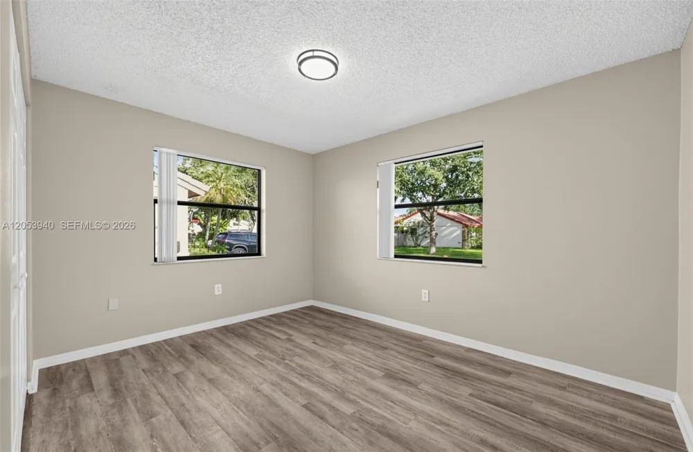 15600 Gauntlet Hall Mnr Davie, FL 33331