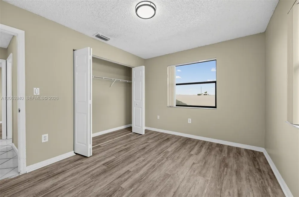 15600 Gauntlet Hall Mnr Davie, FL 33331