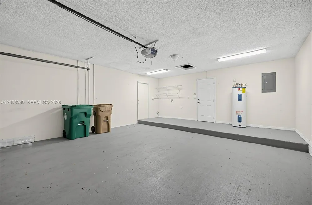 15600 Gauntlet Hall Mnr Davie, FL 33331