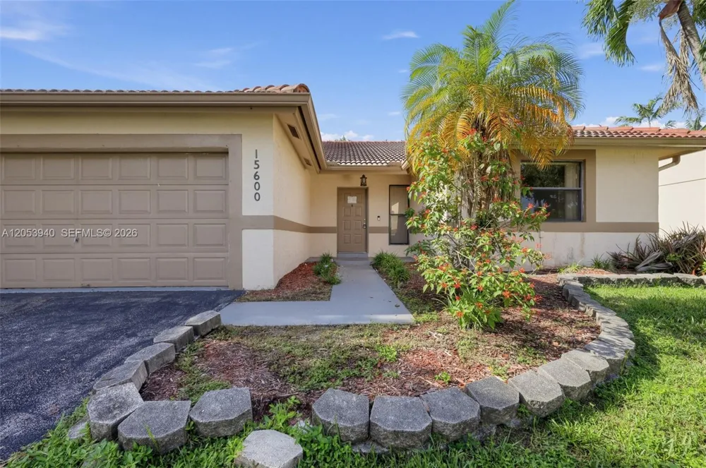 15600 Gauntlet Hall Mnr Davie, FL 33331