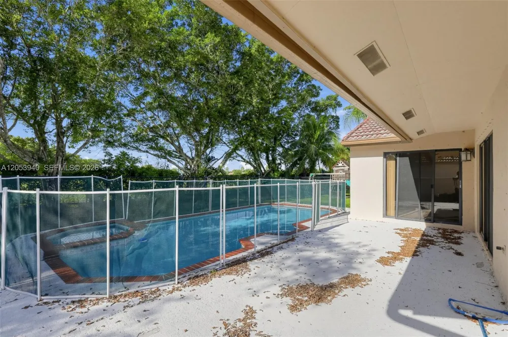 15600 Gauntlet Hall Mnr Davie, FL 33331