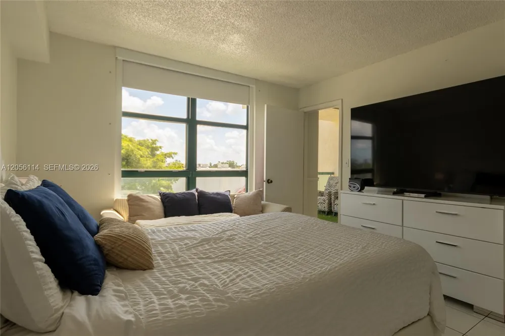 2055 SW 122nd Ave #406 Miami, FL 33175