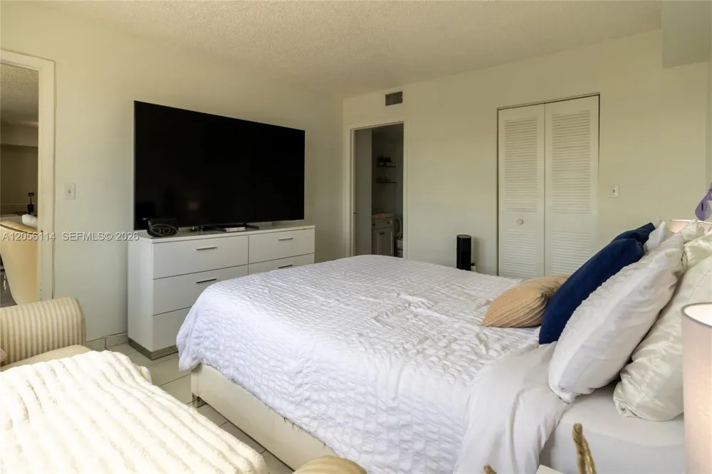 2055 SW 122nd Ave #406 Miami, FL 33175