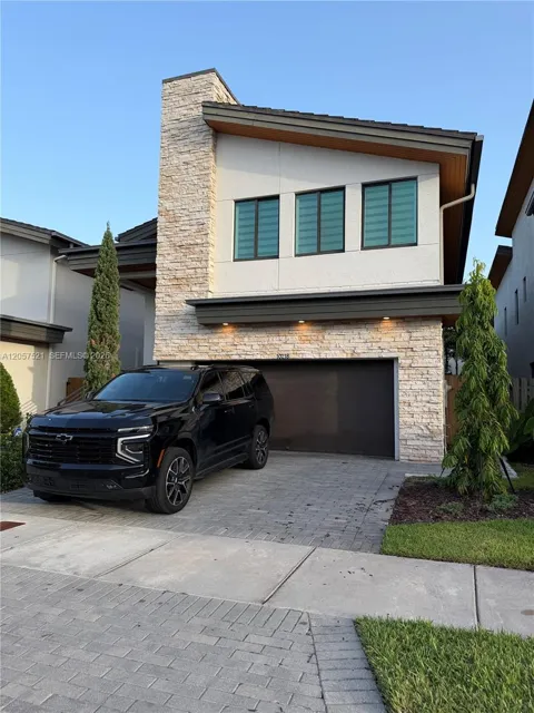 10218 NW 76th Ter