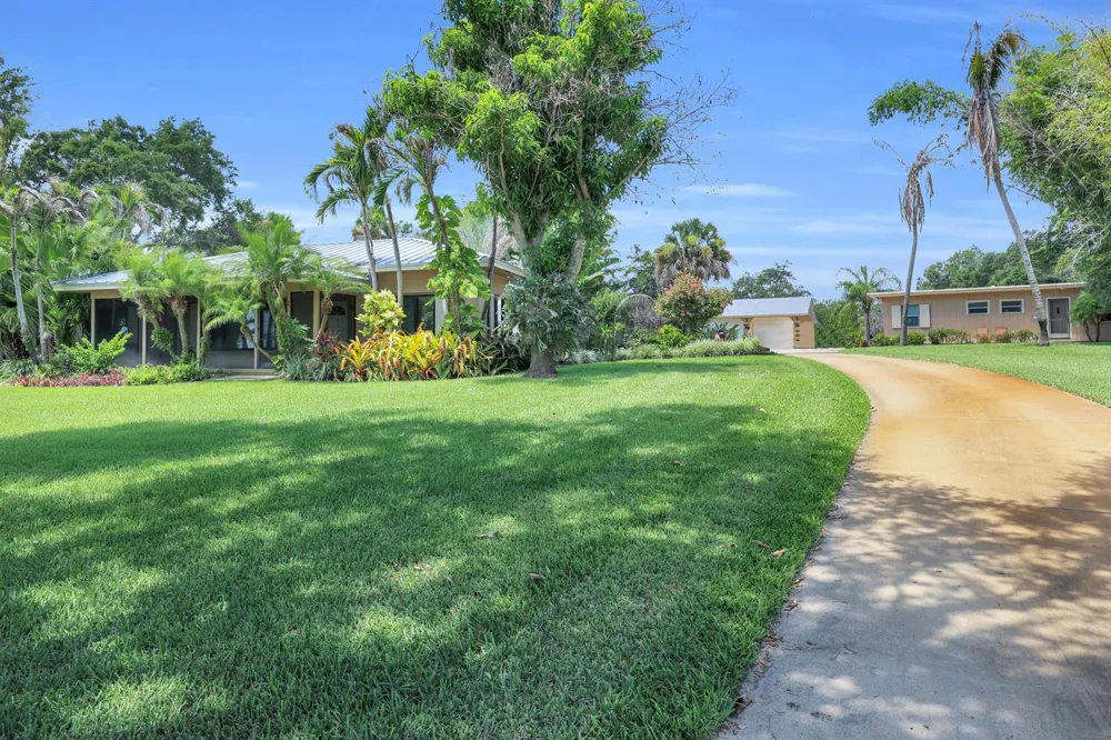 8609 S Indian River Drive Fort Pierce, FL 34982