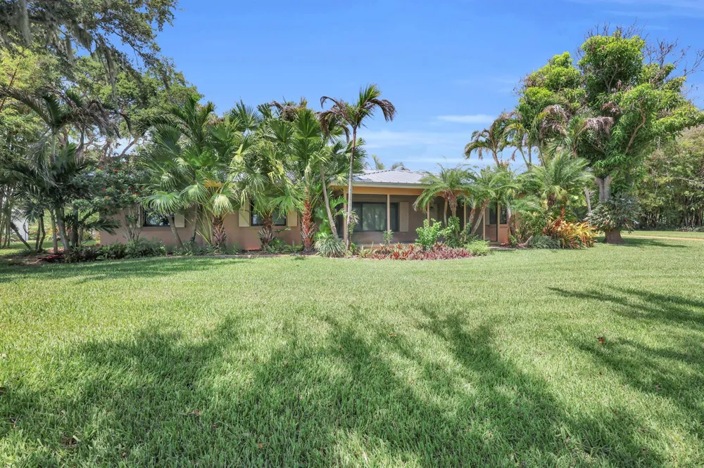 8609 S Indian River Drive Fort Pierce, FL 34982