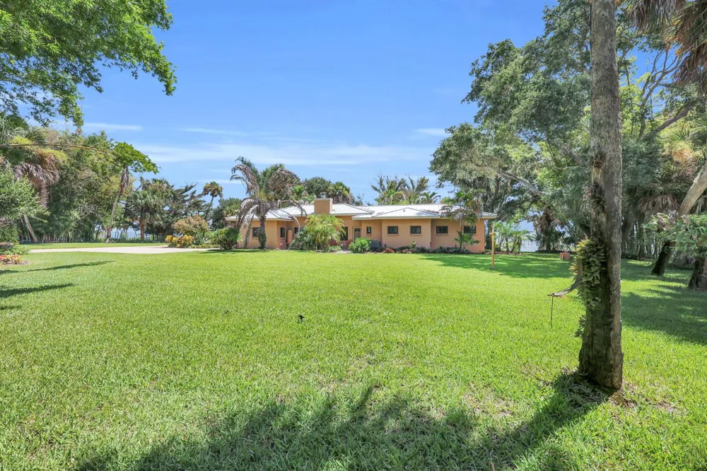 8609 S Indian River Drive Fort Pierce, FL 34982