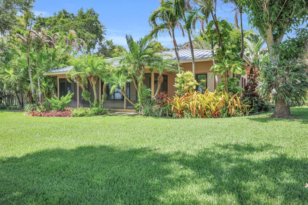8609 S Indian River Drive Fort Pierce, FL 34982