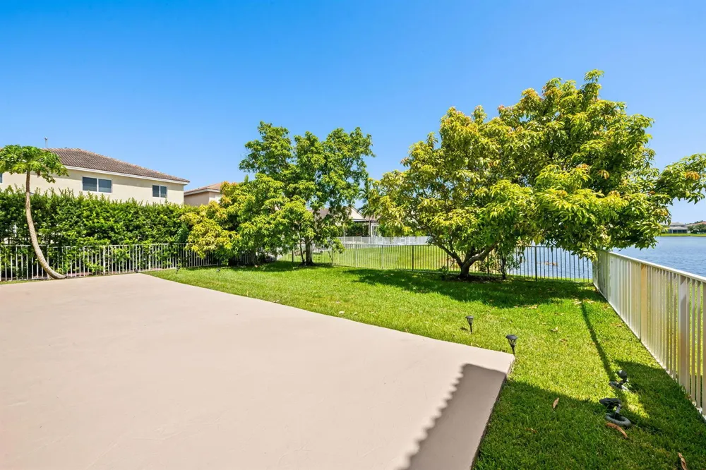 19389 SW 64th Street Pembroke Pines, FL 33332