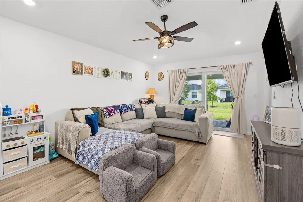 11202 NW FERNBROOK DRIVE Port St. Lucie, FL 34987