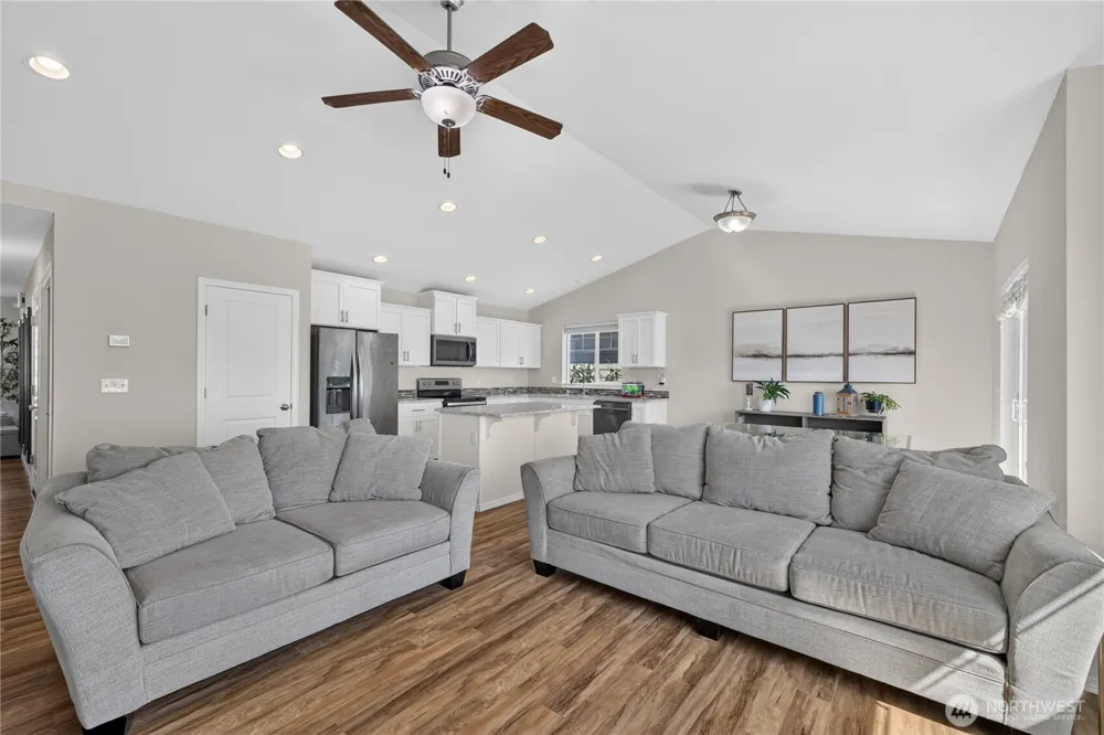 1477 W Gateway Heights Loop Sedro Woolley, WA 98284