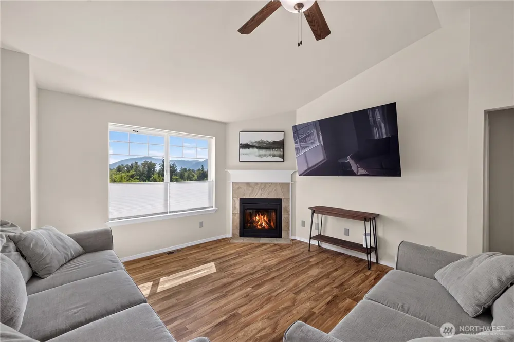 1477 W Gateway Heights Loop Sedro Woolley, WA 98284