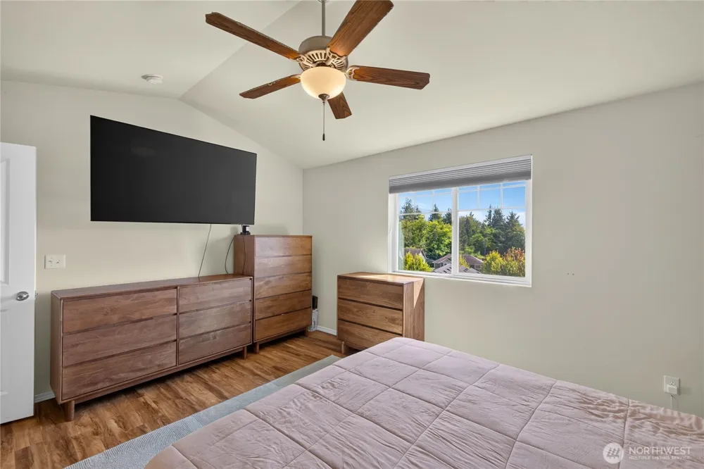 1477 W Gateway Heights Loop Sedro Woolley, WA 98284